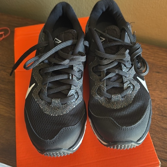 NEW Women’s Nike running shoe size 7 - Picture 4 of 6